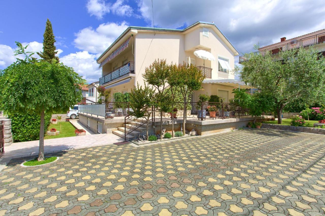 Apartments Jele Malinska Bagian luar foto