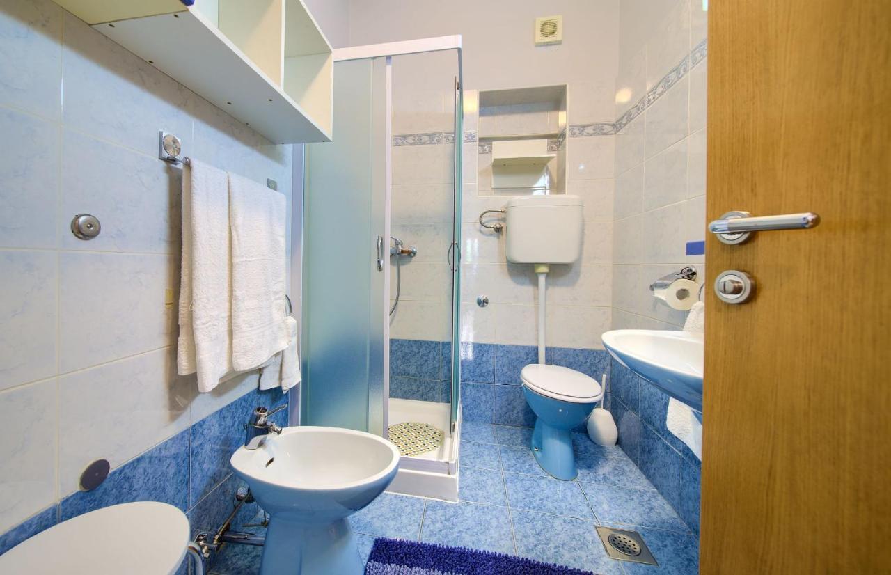 Apartments Jele Malinska Bagian luar foto