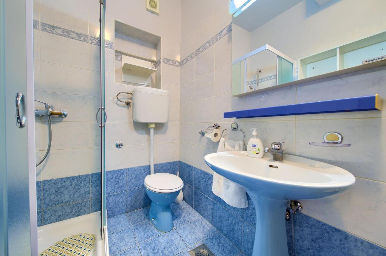 Apartments Jele Malinska Bagian luar foto