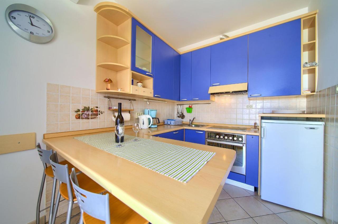 Apartments Jele Malinska Bagian luar foto