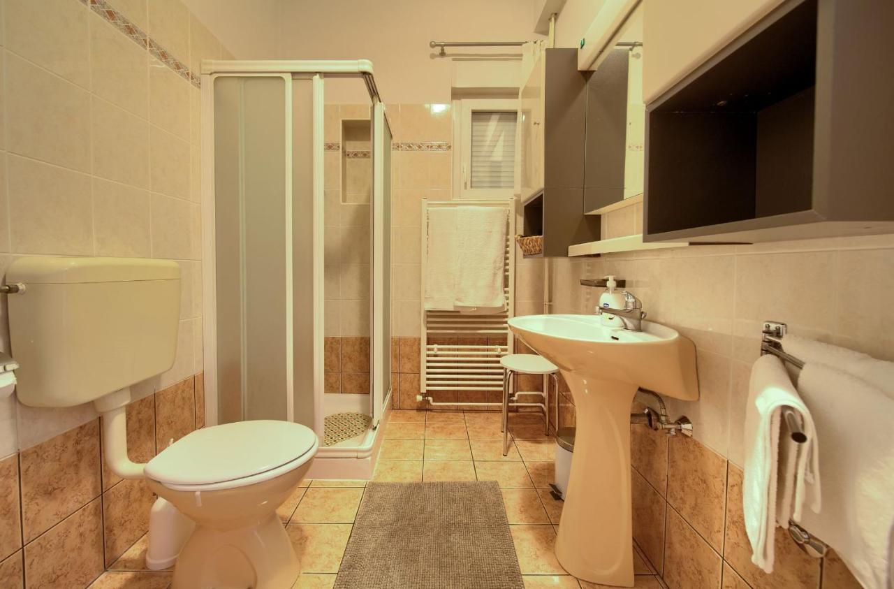 Apartments Jele Malinska Bagian luar foto